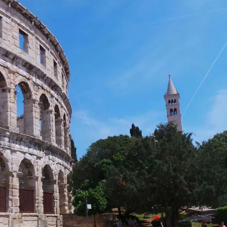 Apartment Pula 29 *