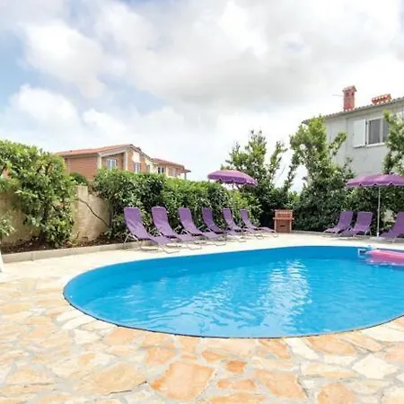 Διαμέρισμα Apartment Pula 29 *