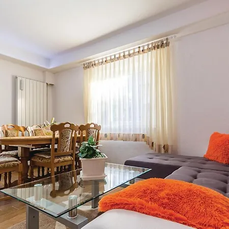 Apartment Pula 29 *