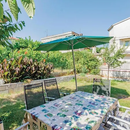 Apartment Pula 29 *